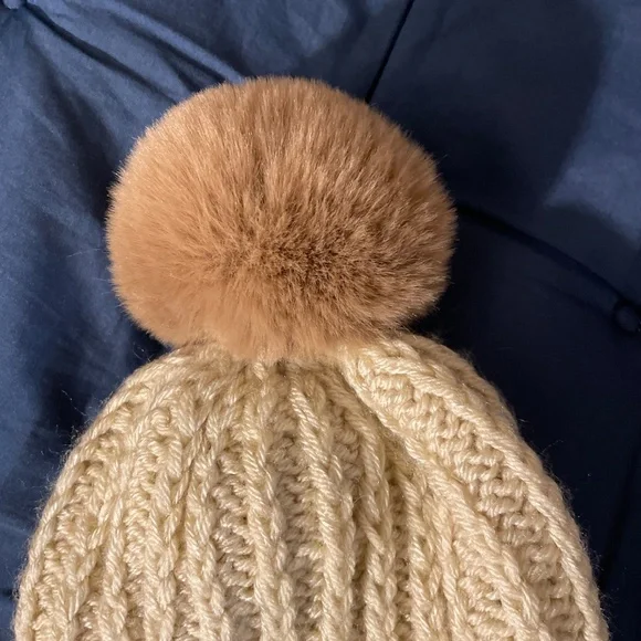 Winter hat - Picture 2 of 3